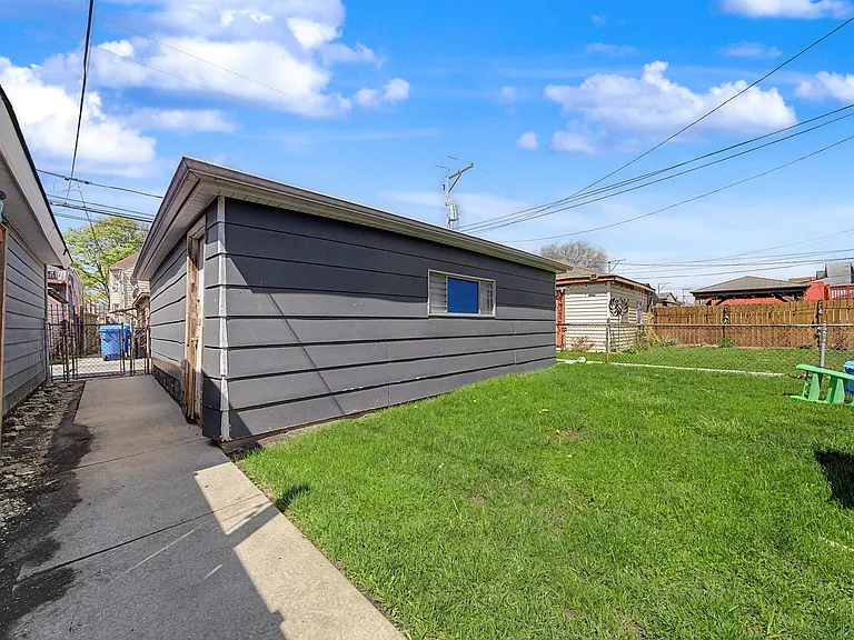 2206 N Kostner Ave #B — Photo 12