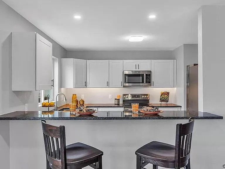817 Forest Ave #B — Photo 7