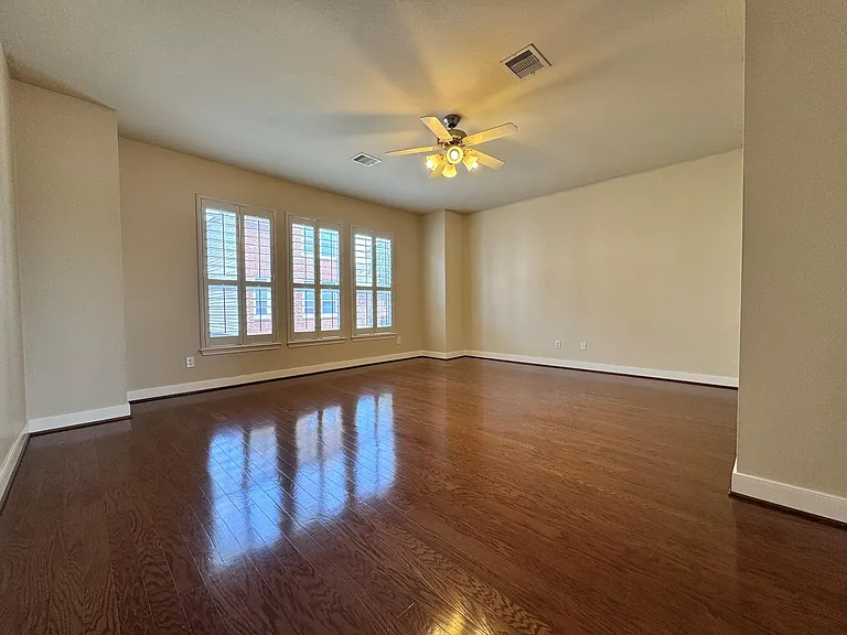2333 Ann St — Photo 4