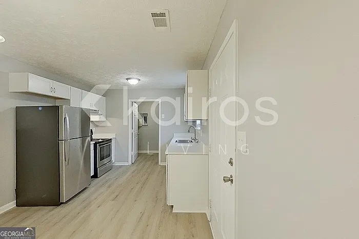 320 Deerpark Dr — Photo 6