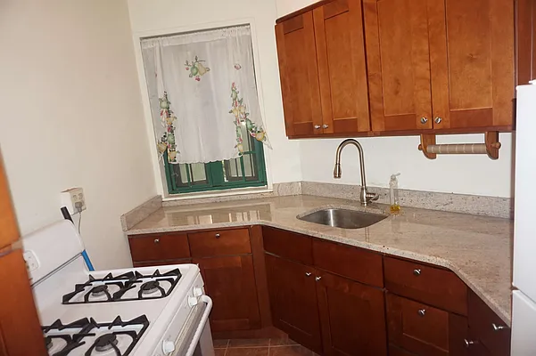 Rented by One Realty Inc | media 6