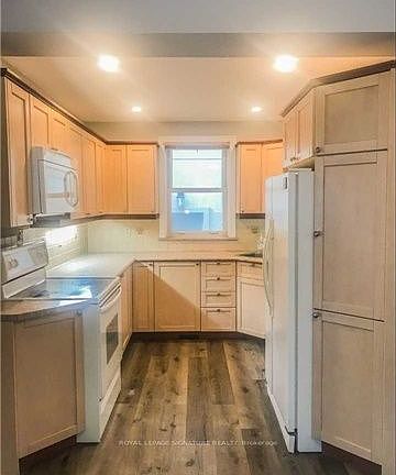 4th image of 318 Woodmount Ave