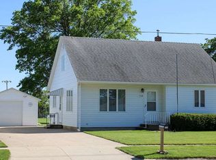 114 W 4th St, Wellsburg, IA 50680