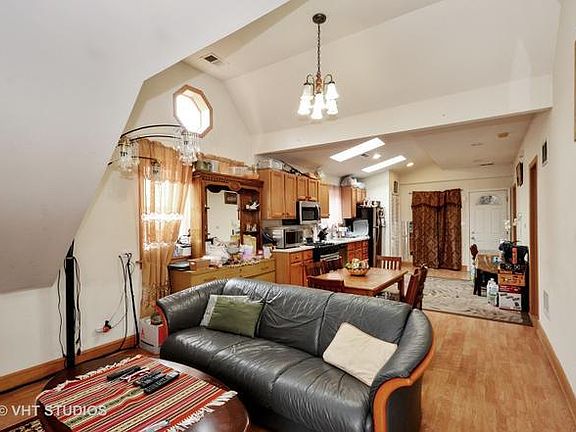 3rd image of 918 N Mozart St #3