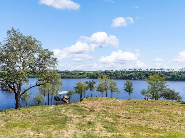 1013 Lake Shore Dr, Spicewood, TX 78669