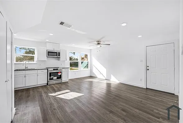 8633 Peachtree St #B — Photo 9