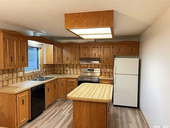 5th image of 2851 E More Cres