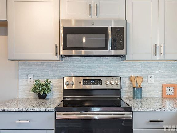 4th image of 53 Celtic Dr