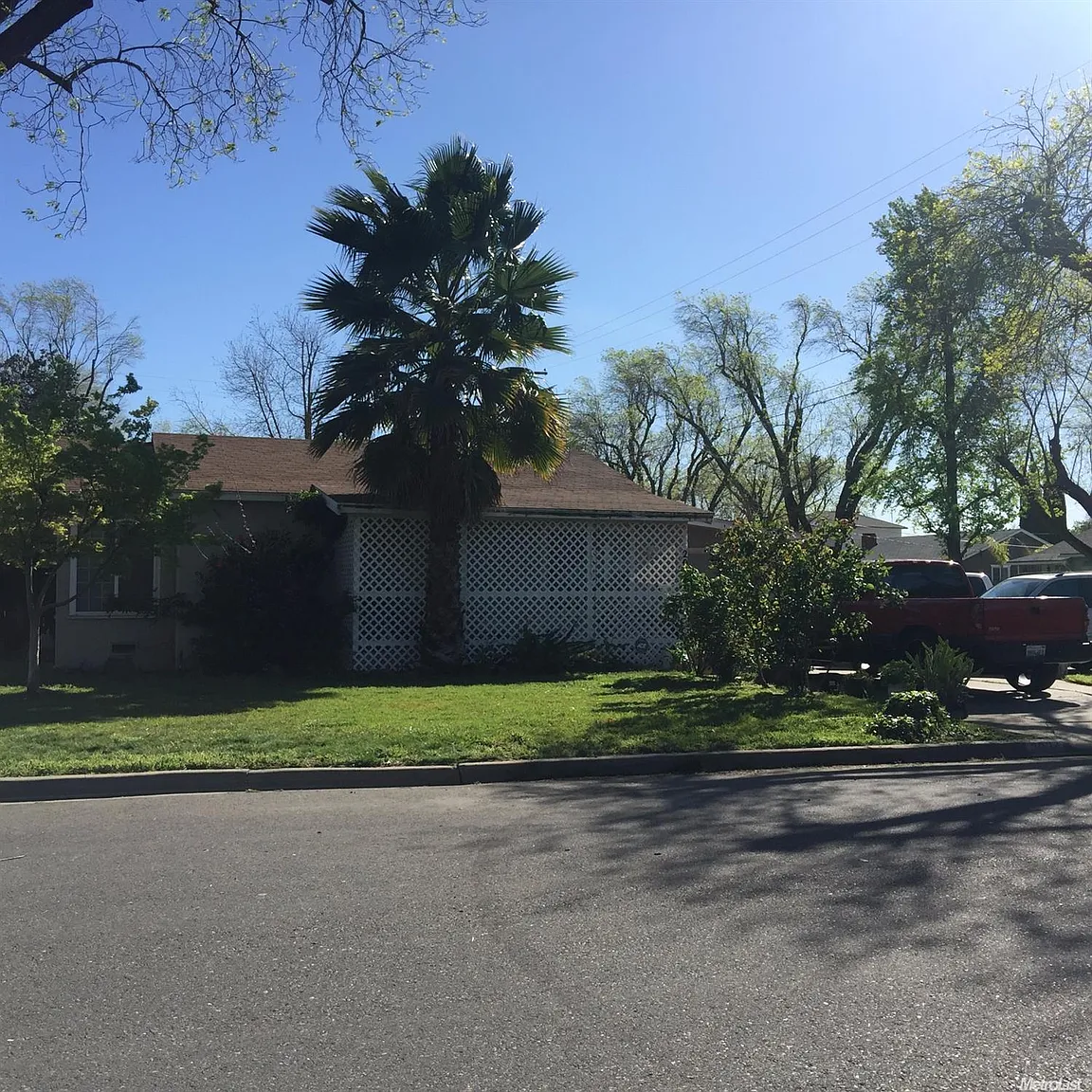 2024 Viola St photo 1
