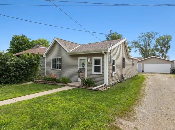 707 1st St N, Waterville, MN 56096