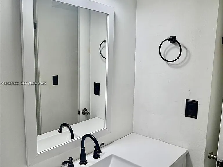 1705 W 57th St #506 — Photo 37