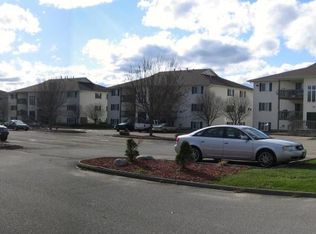 10 Village Dr APT 10, North Liberty, IA 52317