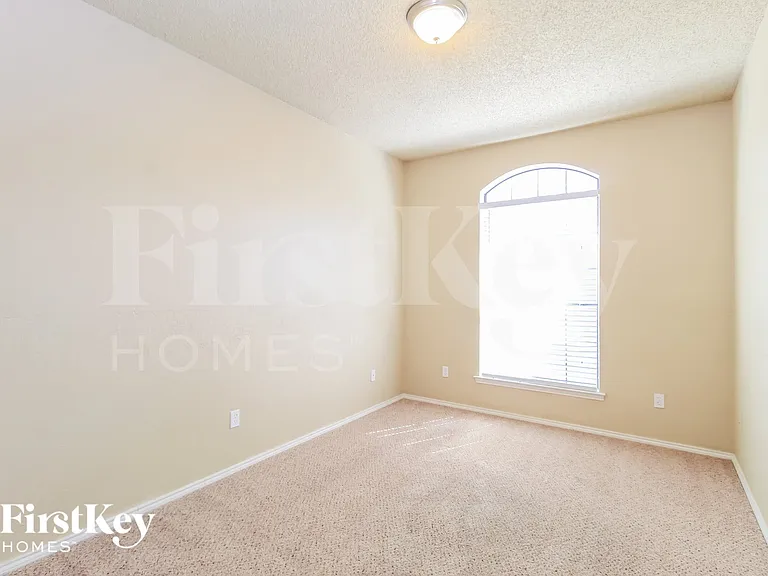 705 Running Creek Dr — Photo 11