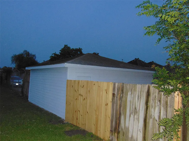 8603 Rustling Leaves Dr — Photo 32