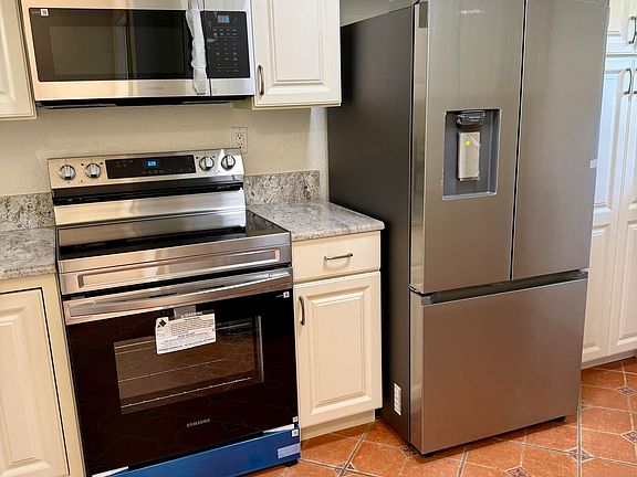 2nd image of 3149 MILLWOOD Terrace #1210