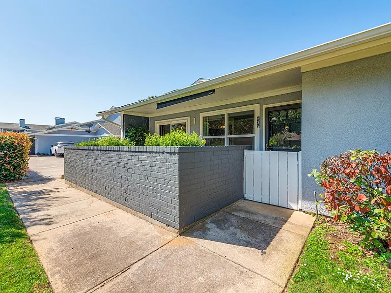 632 Timberline Dr — Photo 3
