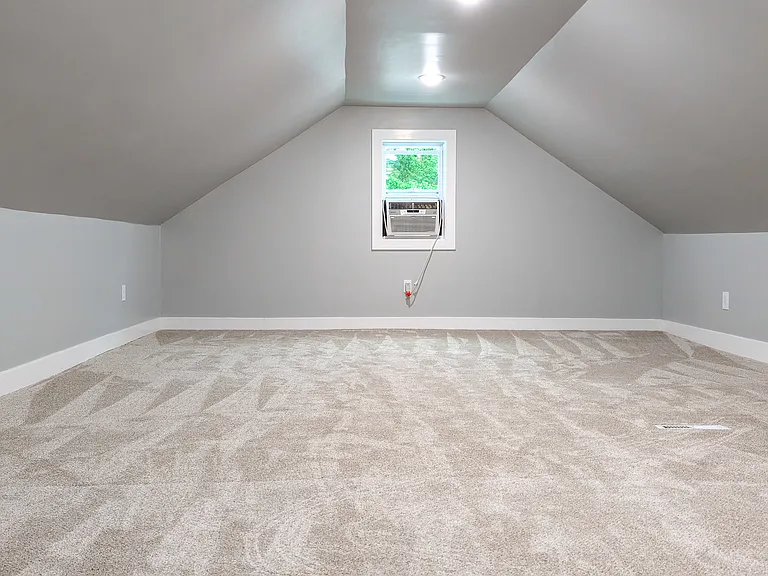624 E Hawthorne St — Photo 10