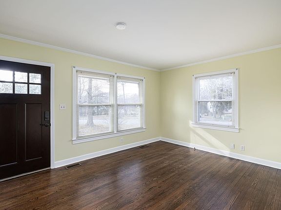 3rd image of 407 Crestwood Dr