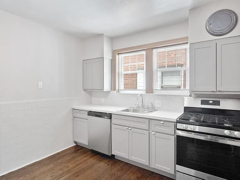 4934 Potomac — Photo 10
