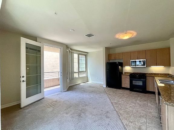 4th image of 1465 C St Unit 3321