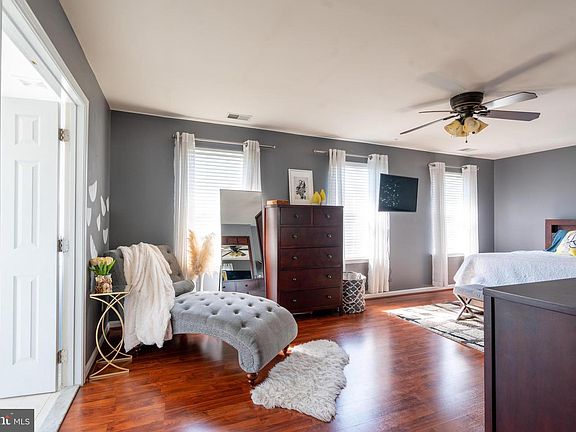 4th image of 308 Colbert St