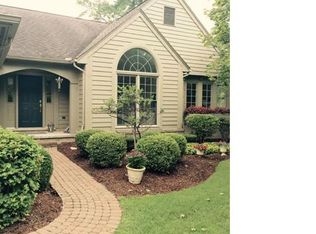 4562 Roundtree Dr, Brighton, MI