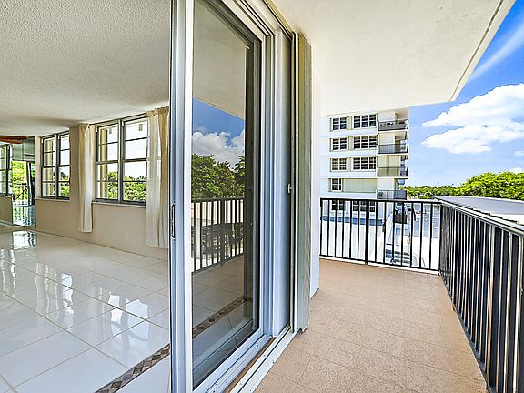 5th image of 2121 N Ocean Boulevard #302e