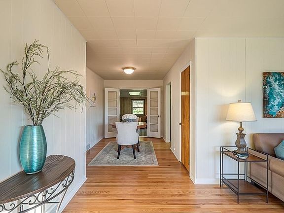 3rd image of 555 Hillridge Dr