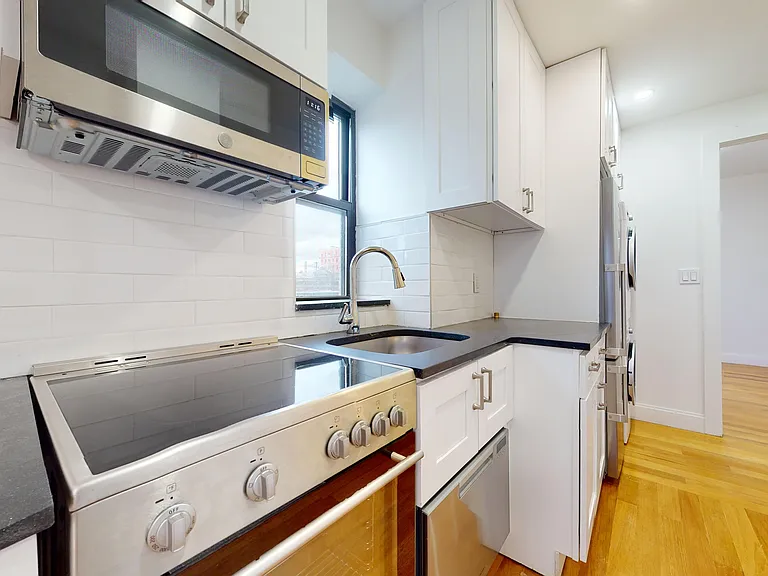 242 W 10th St #63 — Photo 7