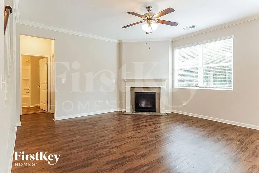 5 bed, 3.0 bath, 2535 sqft, $2,405 — Photo 2