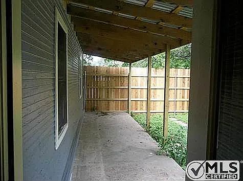 4th image of 1009 N Preston St