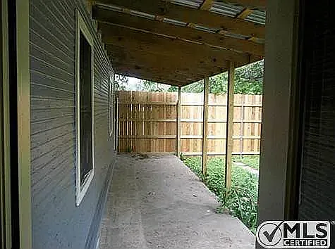 1009 N Preston St — Photo 4