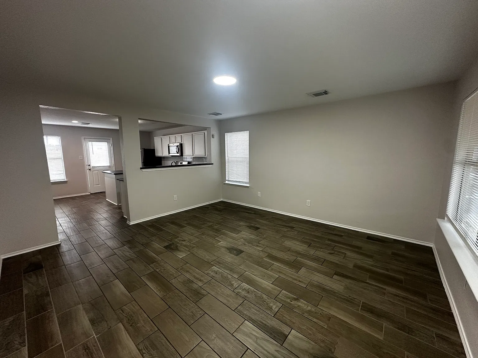 3 bed, 2.5 bath, 1480 sqft, $1,850 — Photo 4