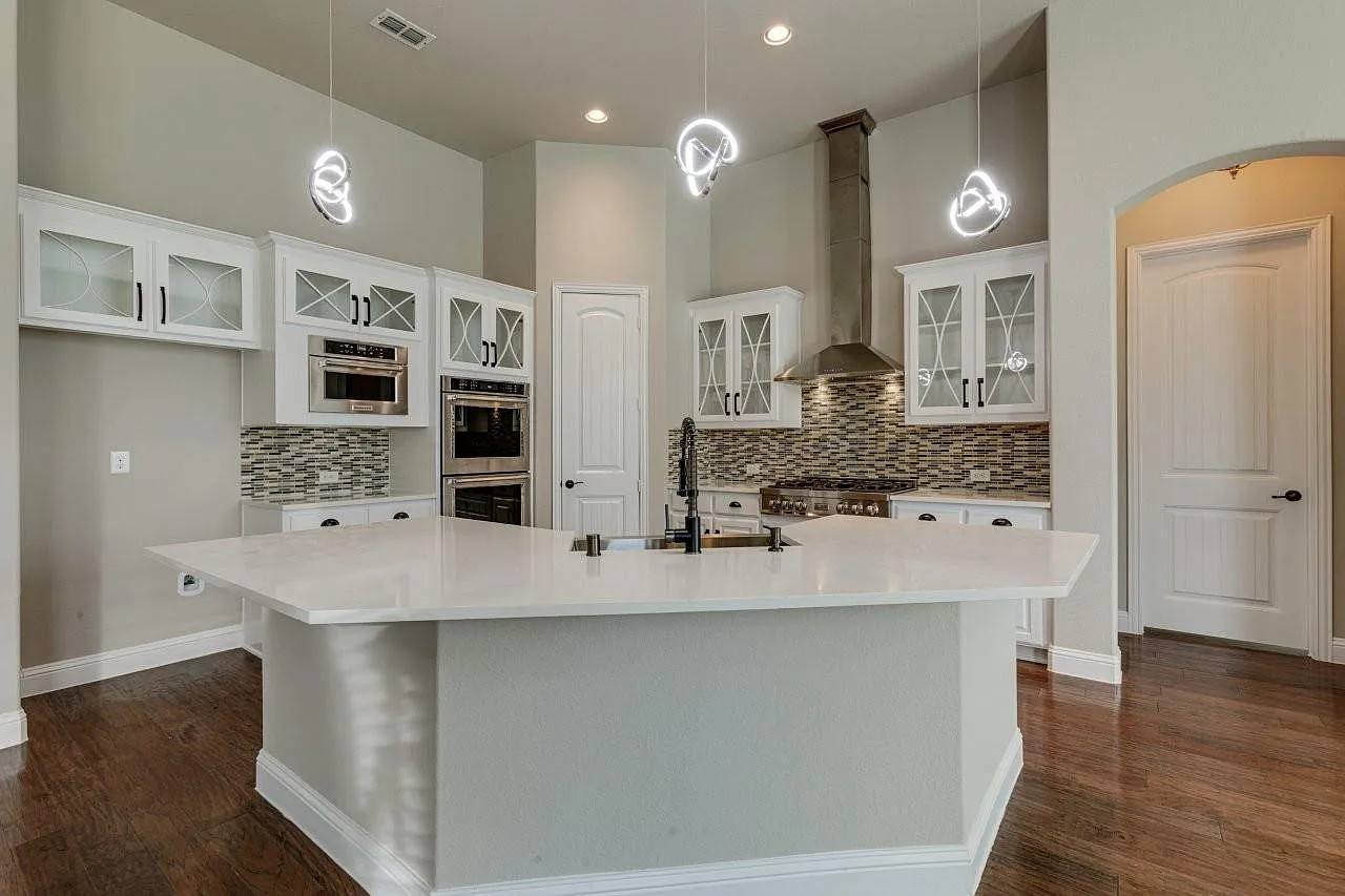 4 bed, 2385 sqft, $2,995 — Photo 3