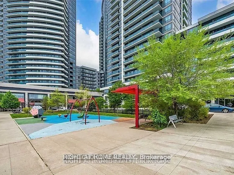 7165 Yonge St #Penthouse 103 — Photo 2