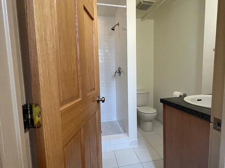 2716 Hennepin Ave S #B2 — Photo 6