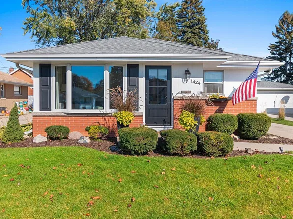 1424 Kuhl STREET, Manitowoc, WI 54220