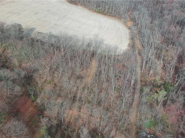 2897 Rockdale Rd N, Slatington, PA 18080