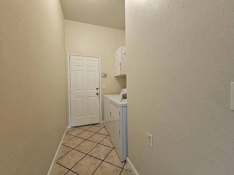 7621 Lancelot Rd — Photo 15