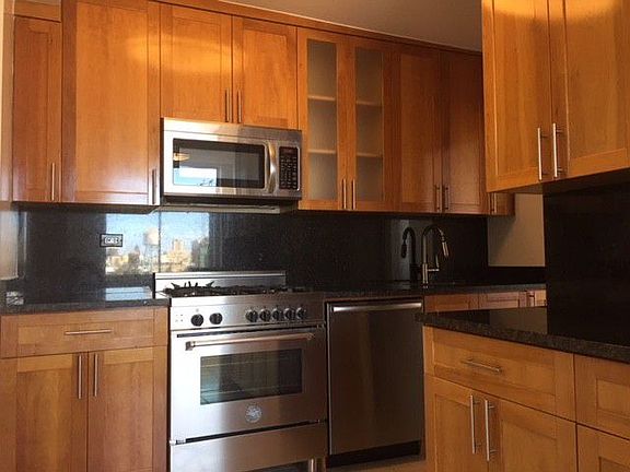 4th image of 424 W End Ave #1107