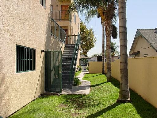 2nd image of 955 E Hyde Park Blvd APT 8