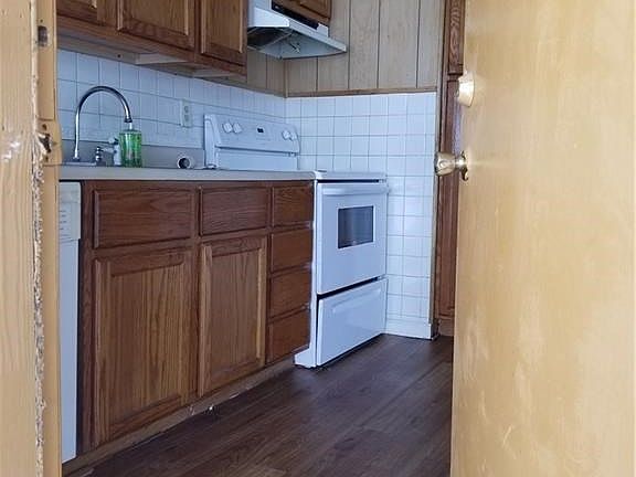 4th image of 2345 E Legrande Ave