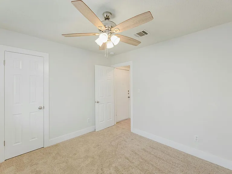 705 Catumet Dr — Photo 21