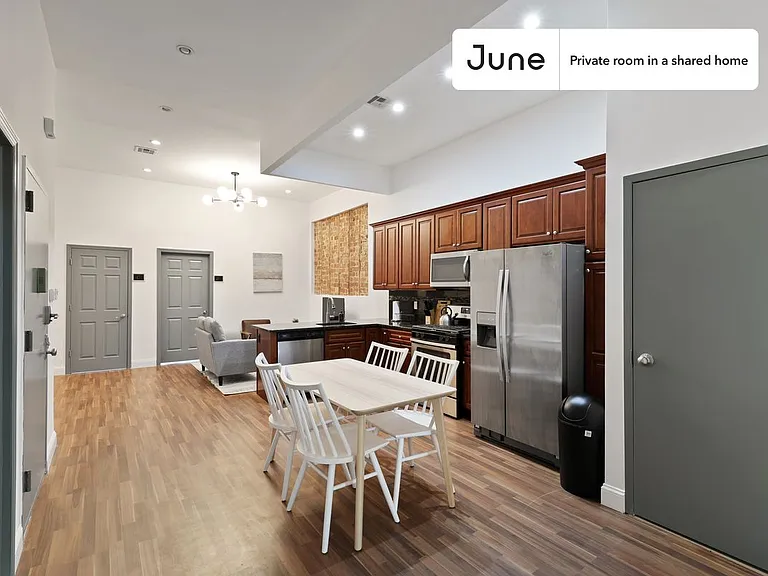 1110 Halsey St #D — Photo 9