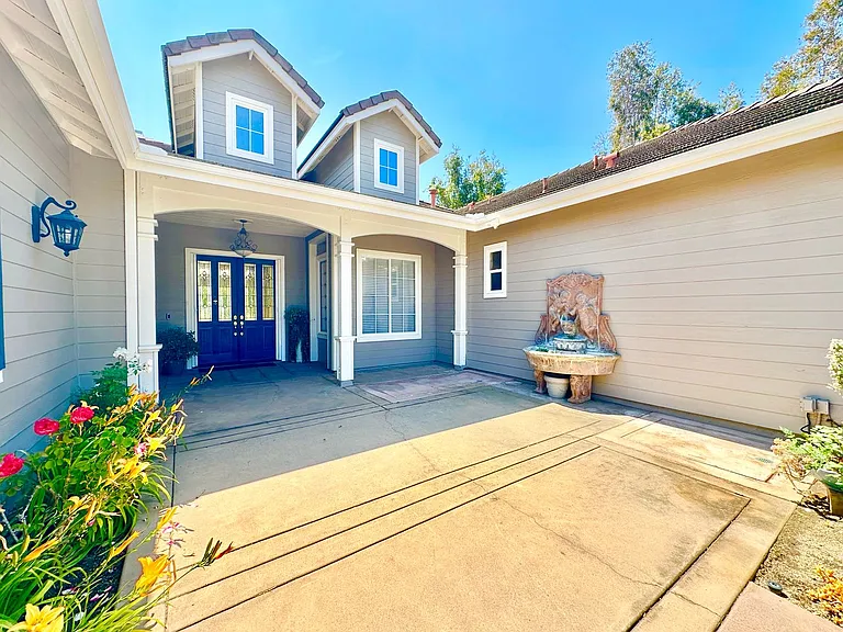 933 Highland Park — Photo 3