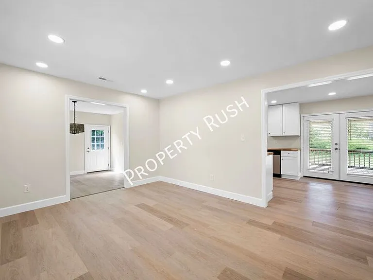 321 Whitmire Cir — Photo 4