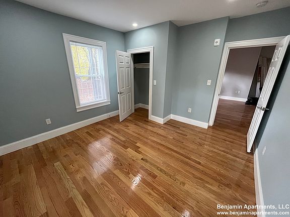 4th image of 372 Oxford St #10