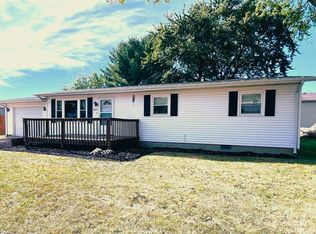 302 Virginia Dr, Ridge Farm, IL 61870