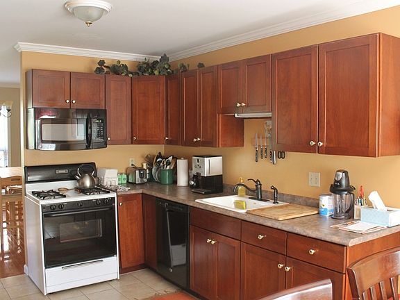 3rd image of 330 Araneo Dr