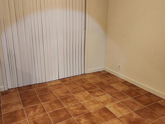 3rd image of 2632 Florida St NE